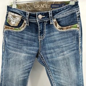 GRACE in LA Women's Stretch Denim Embroidered Bermuda Shorts Frayed Size 27